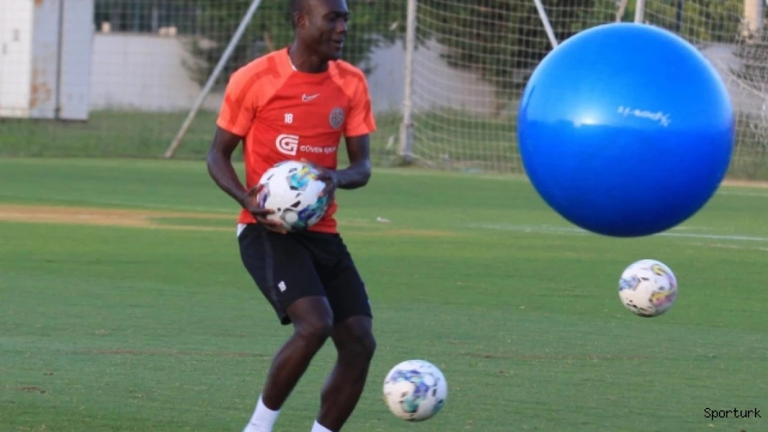 Antalyaspor'da Ndao, 5 ay sahalardan uzak kalacak