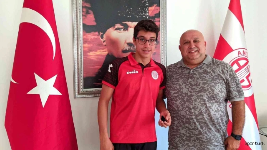 Antalyasporlu yüzücüler ödüllendirildi