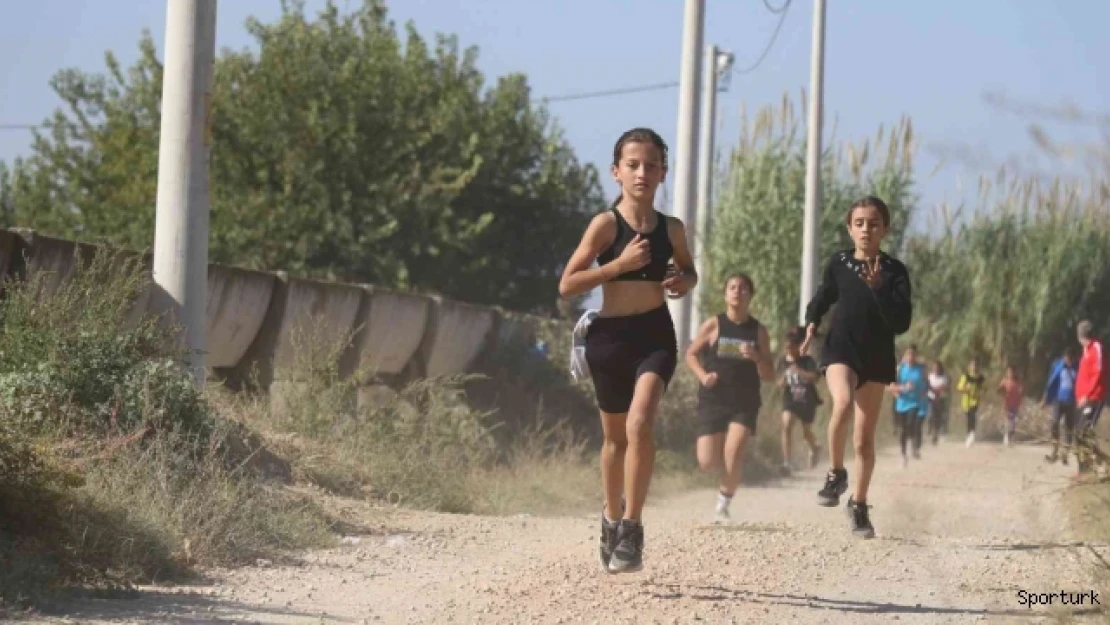 Aydınlı çocuklar Cumhuriyet için koştular