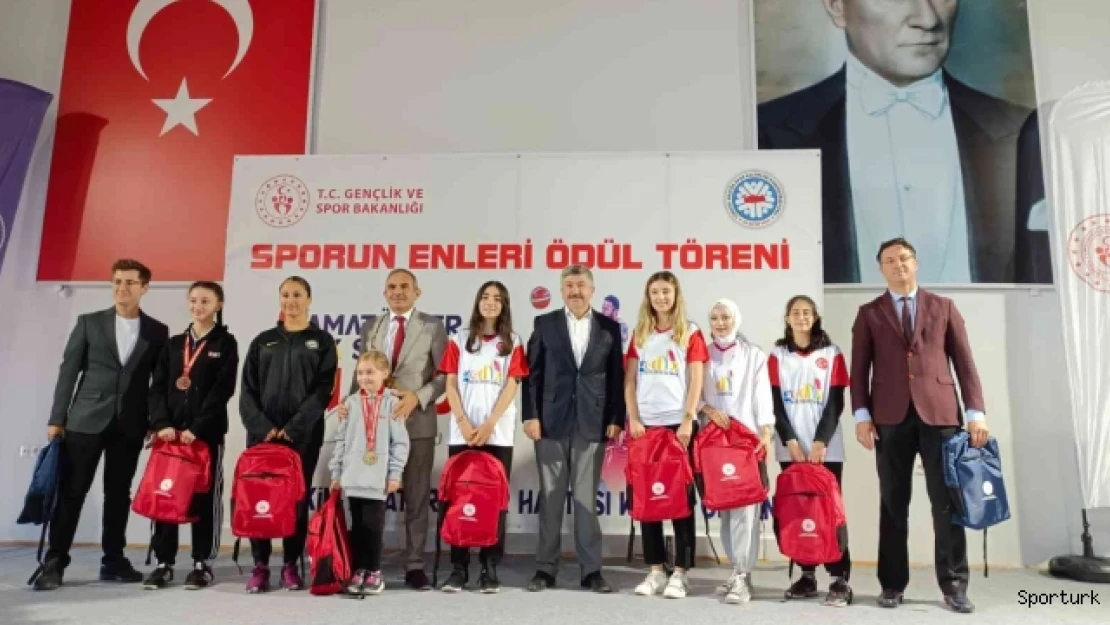 Başkan Akçadurak'a sporun enleri ödül töreninde teşekkür