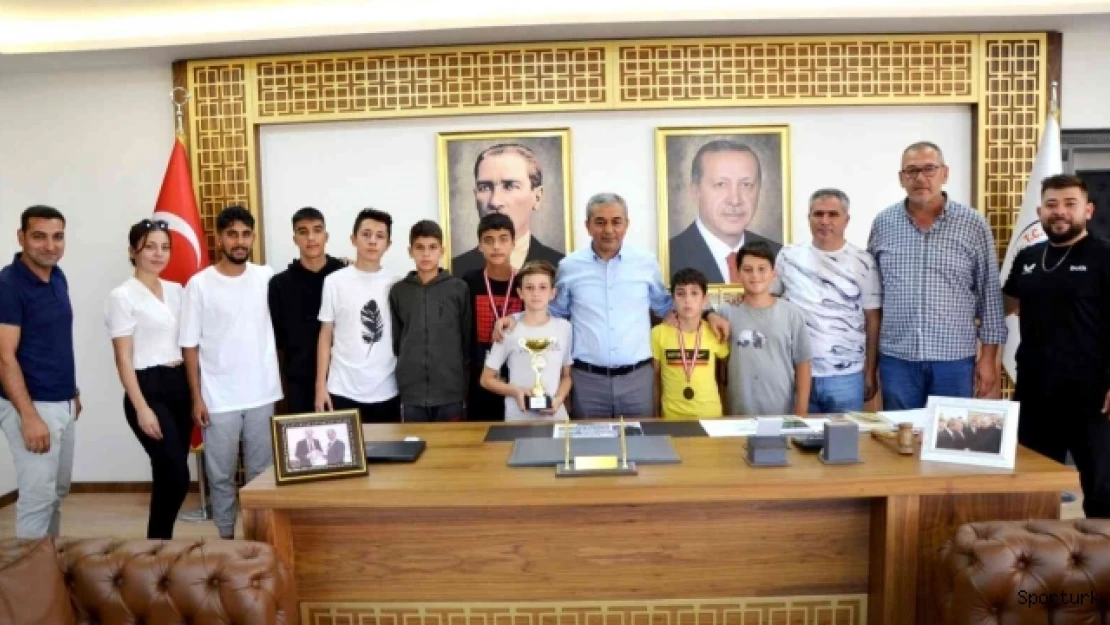 Başkan Kaplan başarılı sporcuları ağırladı