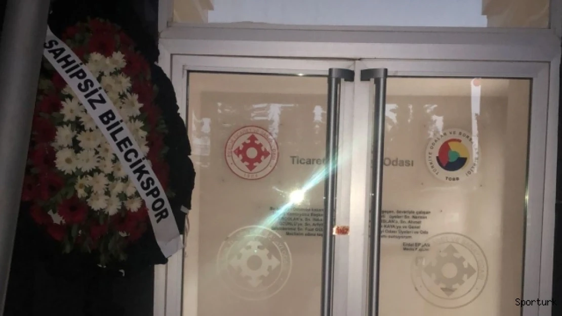 Bilecek TSO kapısına siyah çelenk bıraktılar