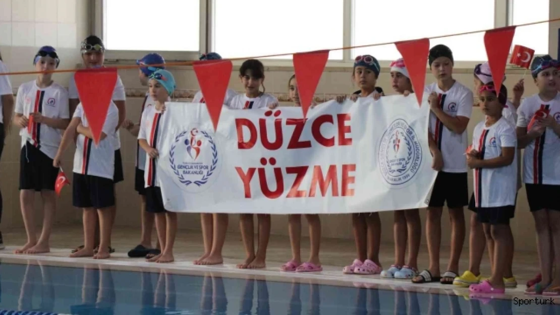 Cumhuriyeti yüzerek kutladılar