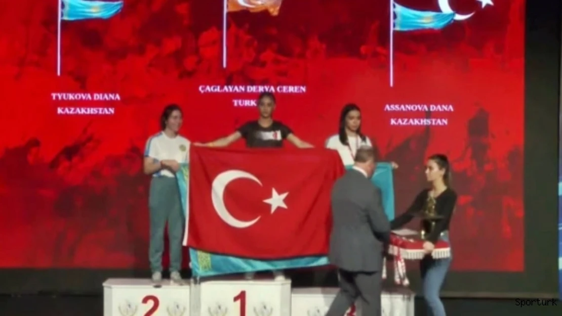 Derya Ceren Çağlayan: &quotBayrağımızı şereflendirmek için öne aldım"