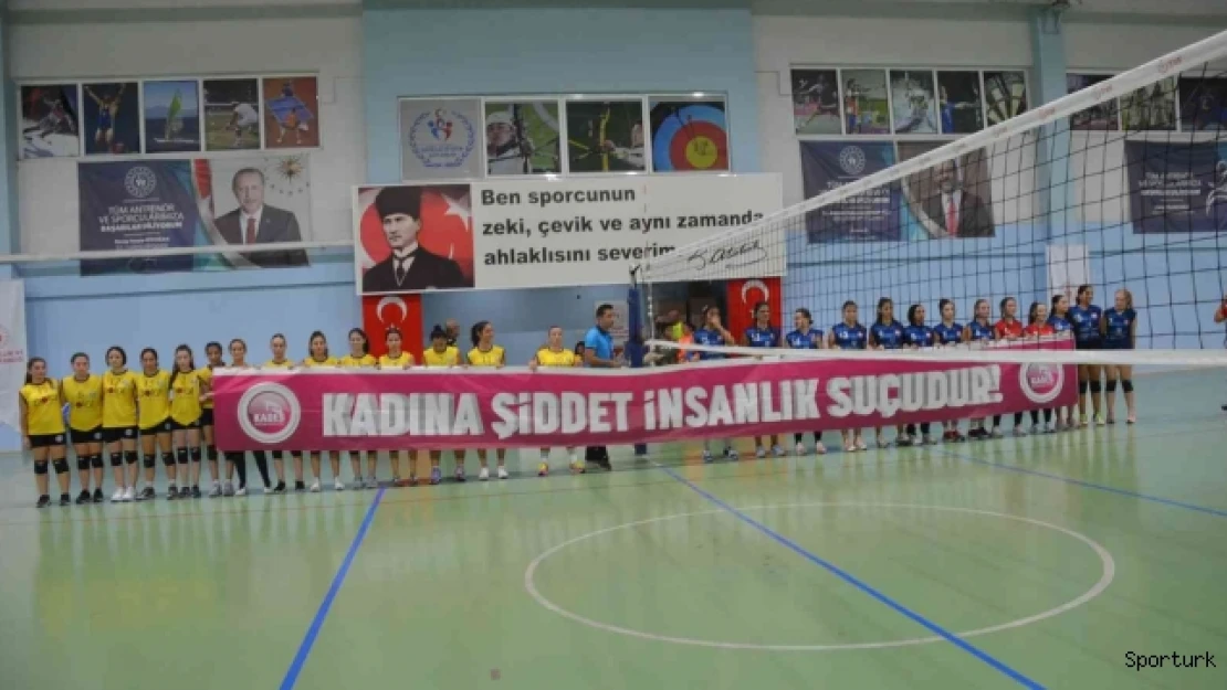 Didim'in iki voleybol takımı filede karşı karşıya geldi