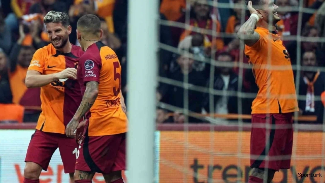 Dries Mertens ilk gol sevincini yaşadı