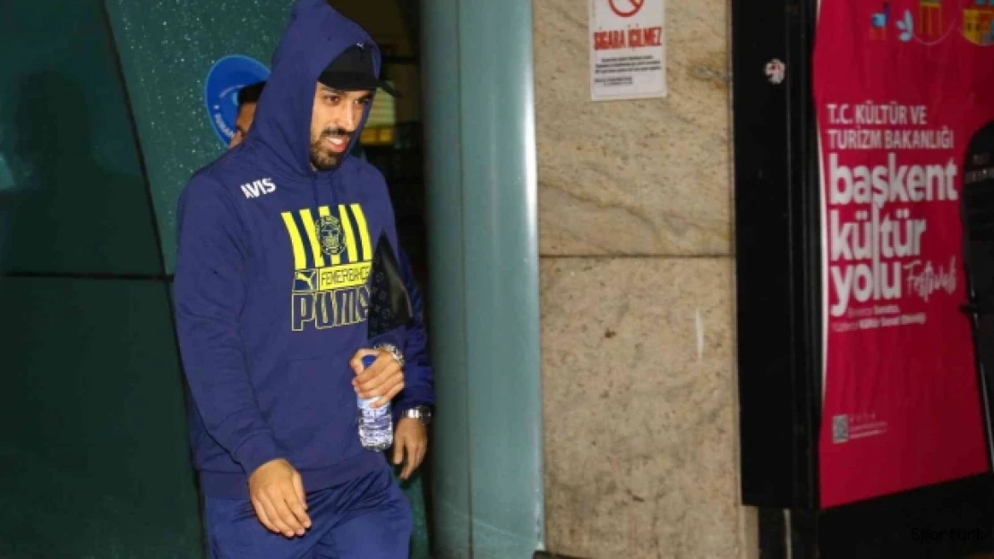 Fenerbahçe'yi Esenboğa Havalimanı'nda taraftarı karşıladı