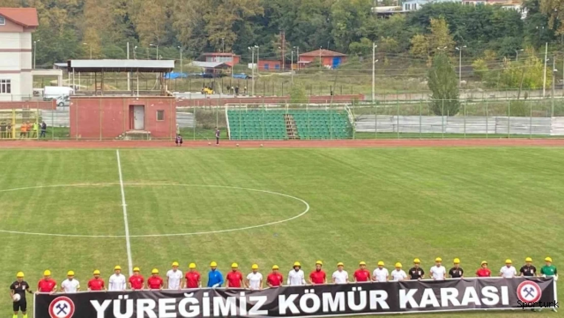 Grizu faciası unutulmadı, sahaya madenci baretiyle ve pankartla çıkıldı