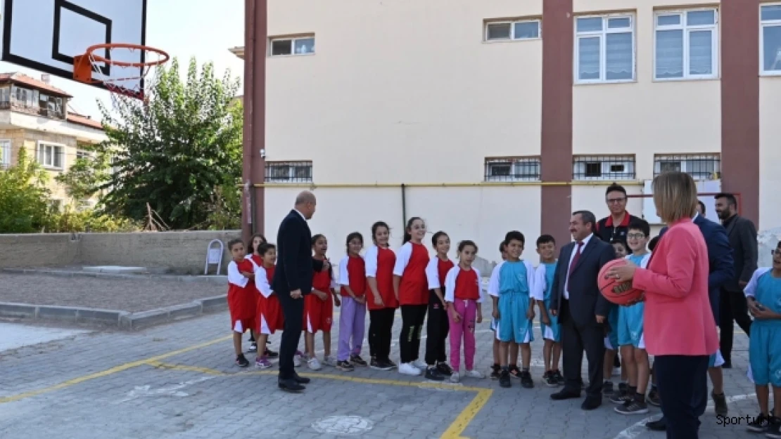 İlk basketi Vali Becel attı