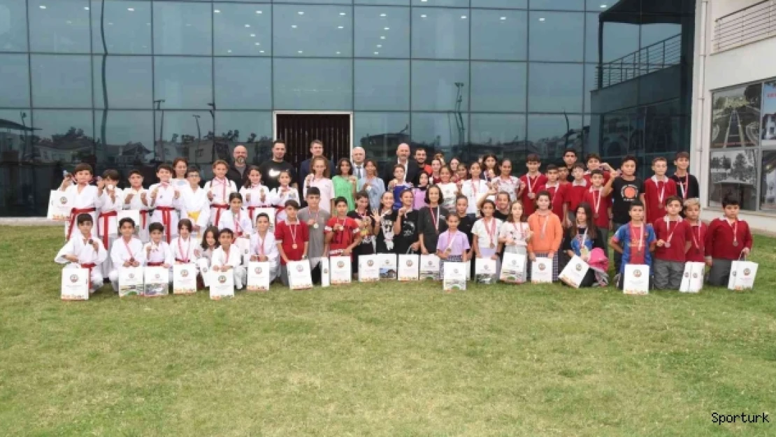 Kuyucak'ta sporda başarılı olan çocuklar ödüllendirildi