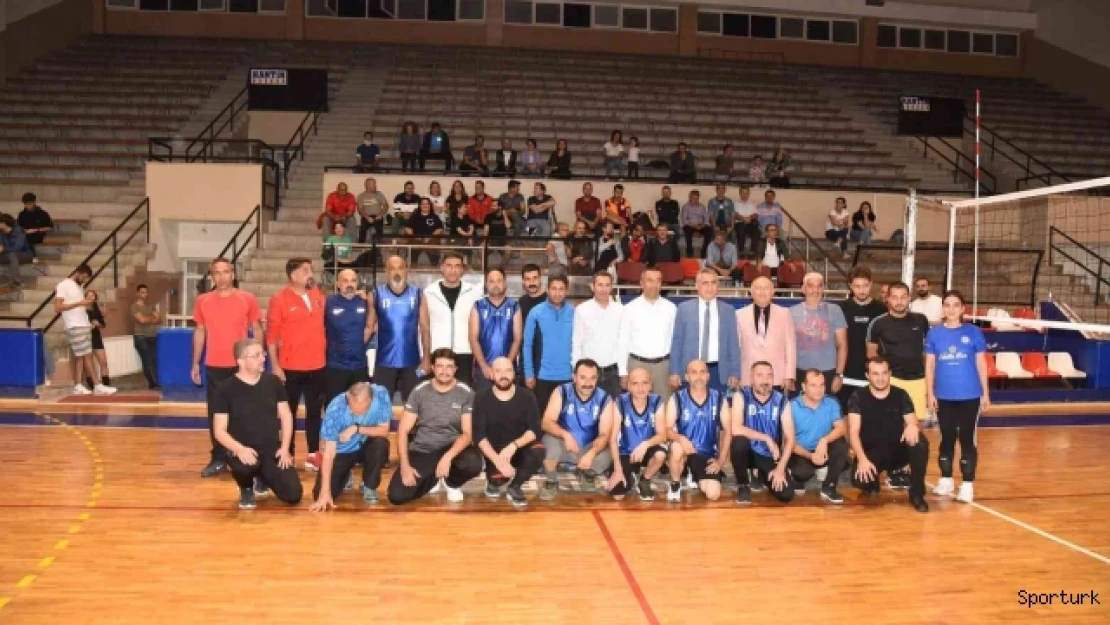Nazilli'de okullar arası voleybol turnuvası başladı