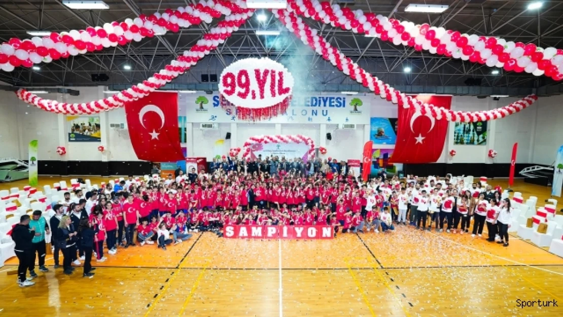 Şampiyonlar, şölen havasında ödüllerini aldı