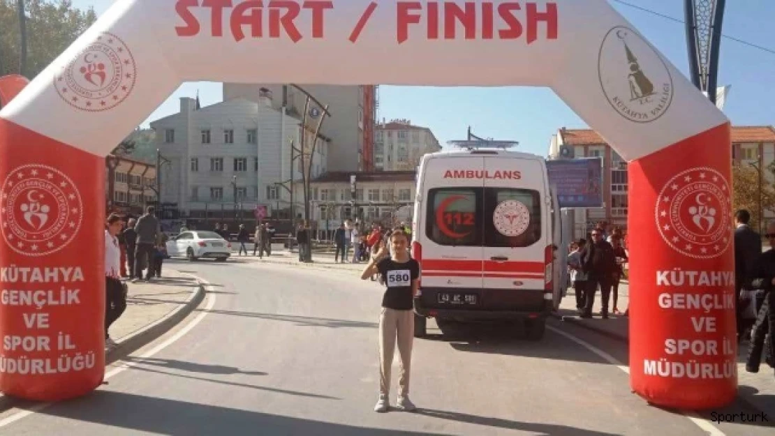 Sevgi Taşdemir Cumhuriyet Koşusunda il üçüncüsü oldu