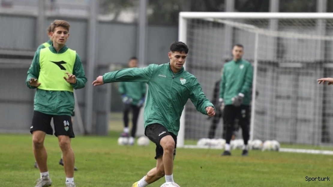 Tarsus İdman Yurdu maçı hazırlıklarını tamamlayan Bursaspor tesislerde kampa girdi