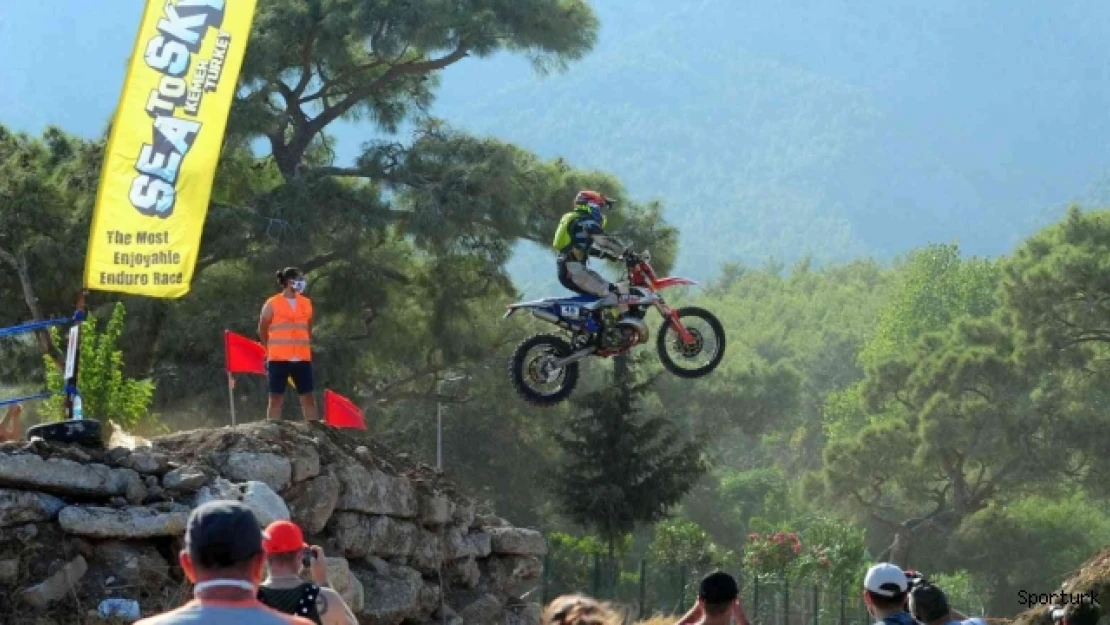 Turizm merkezi Kemer, spor turizminde de ilgi odağı oldu