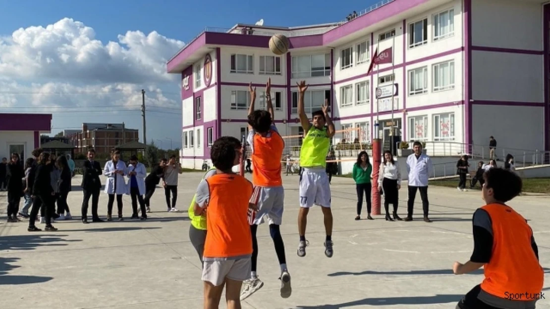 Turnuvanın şampiyonu Three Some oldu