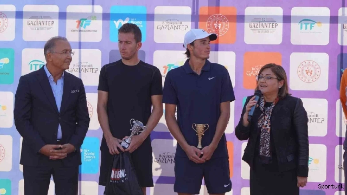 Uluslararası Gaziantep Cup Tenis Turnuvası'nda finalistler kupalarına kavuştu