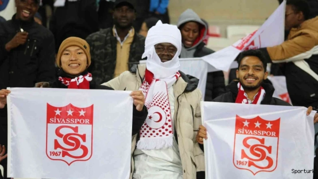 Yabancı öğrenciler tribünleri renklendirdi