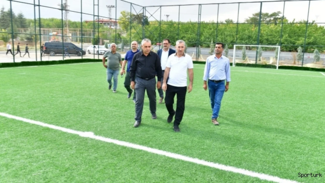 Yeşilyurt'ta öğrencilerin istediği halı saha tamamlandı