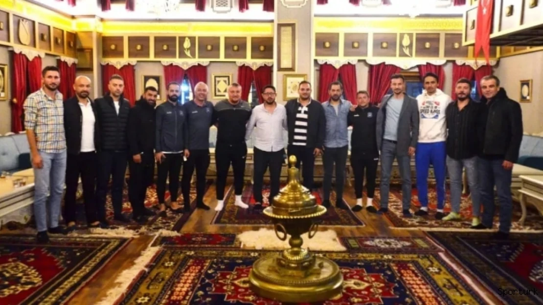 Yunusemre'de futbol altyapı antrenörleri toplandı