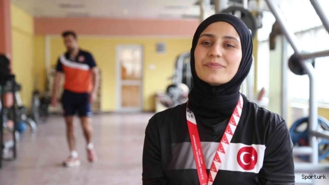 'Erkek sporu yapamazsın' diyenlere inat bilek güreşinde 5 kez dünya şampiyonu oldu