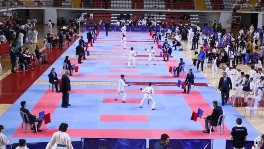 7. Cumhuriyet Kupası iller arası karate turnuvası Sivas'ta başladı