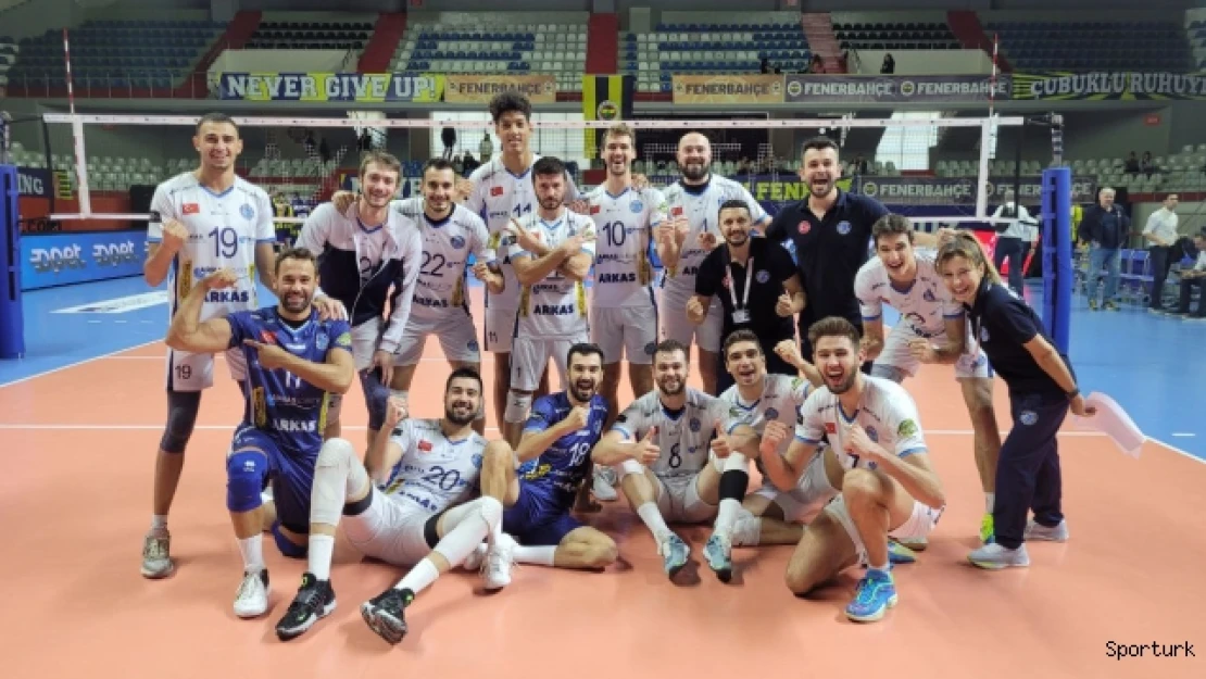 AXA Sigorta Efeler Ligi: Fenerbahçe HDI Sigorta: 0 - Arkas Spor: 3