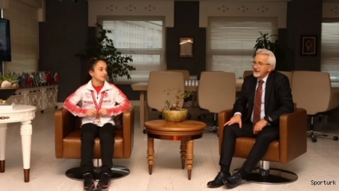 Başkan Erdem'den ödüllü sporculara kutlama