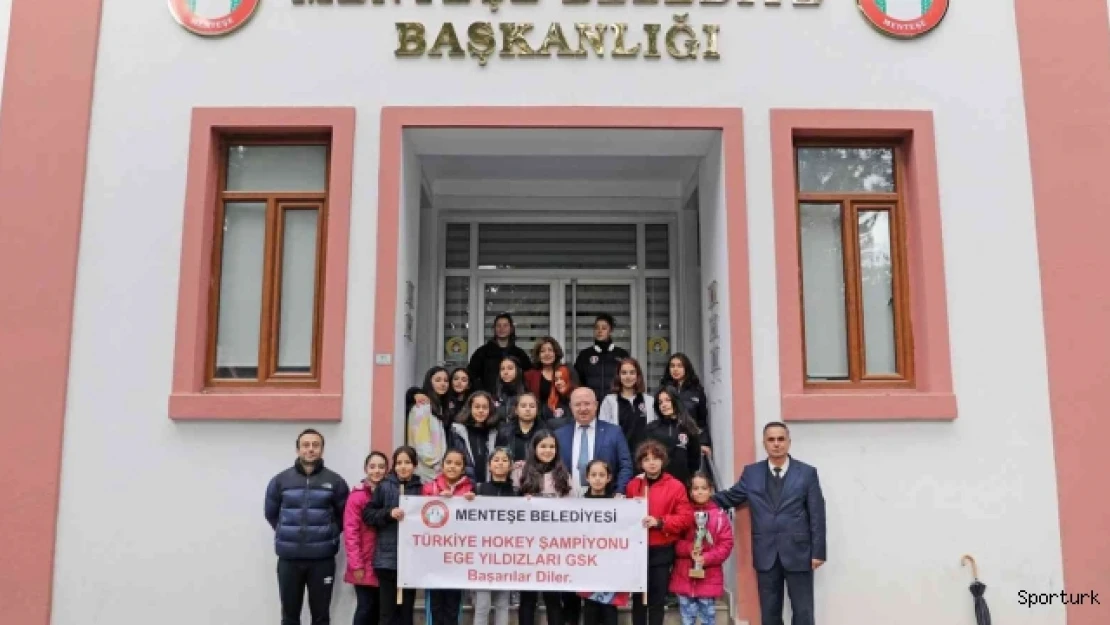 Başkan Gümüş, şampiyon kızları ağırladı