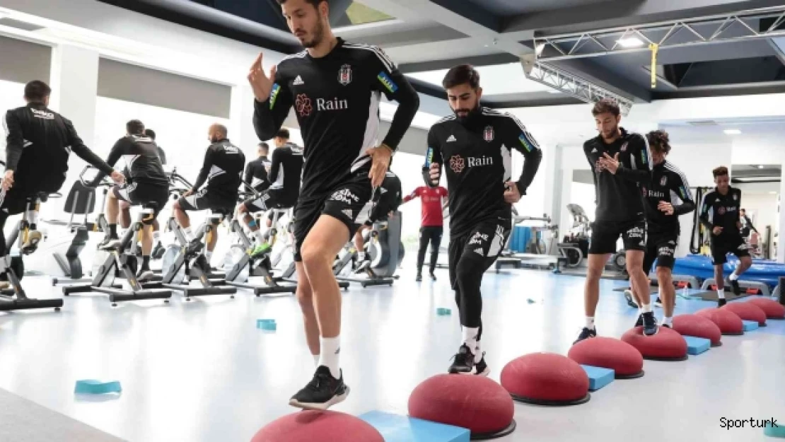 Beşiktaş günün ilk idmanını tamamladı