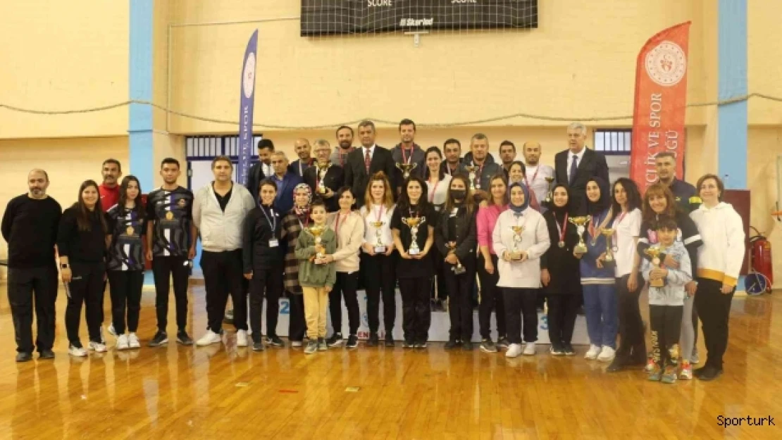 Bu defa öğretmenler şampiyonluk için ter döktü