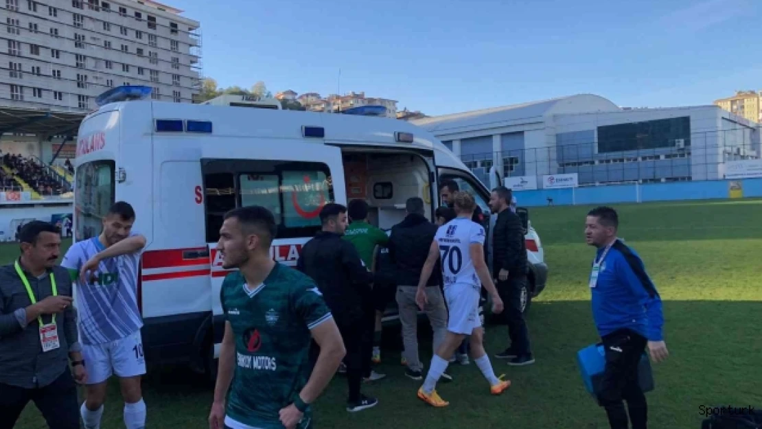 Burnu kırılan futbolcu sahadan ambulans ile çıkartıldı