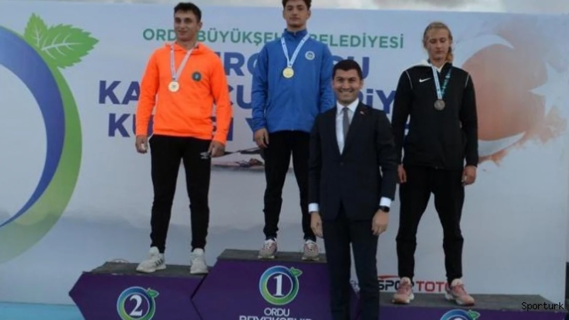 Büyükşehir kano sporcuları Ordu'da nefes kesti