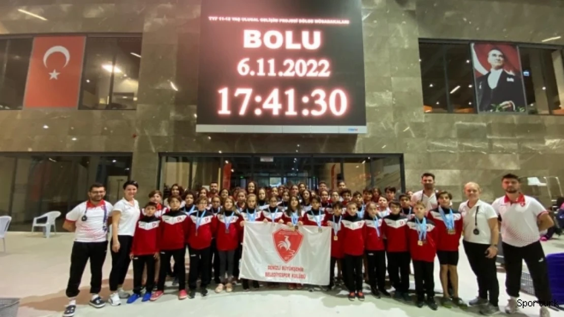 Büyükşehir yüzme takımı başarıya doymuyor