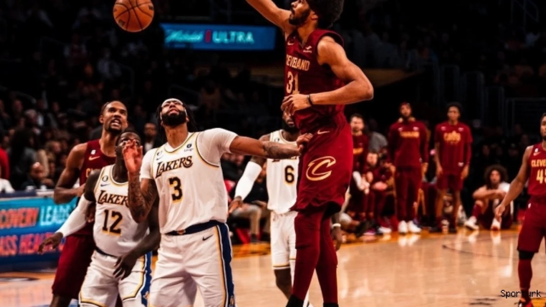 Cedi'li Cleveland, Lakers'ı devirdi