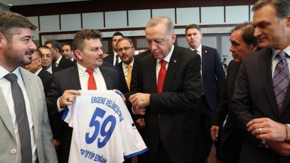 Cumhurbaşkanı Erdoğan'a 59 numaralı Ergene Velimeşespor forması