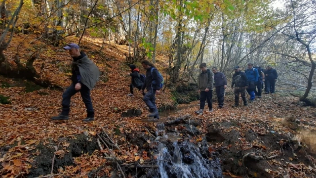 Doğa tutkunları eşsiz manzara eşliğinde 20 kilometre yürüdü