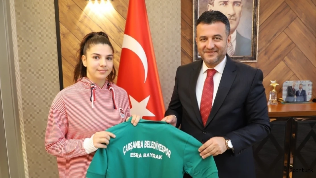 Dünya Şampiyonu Esra Bayrak, Çarşamba Belediyespor'da
