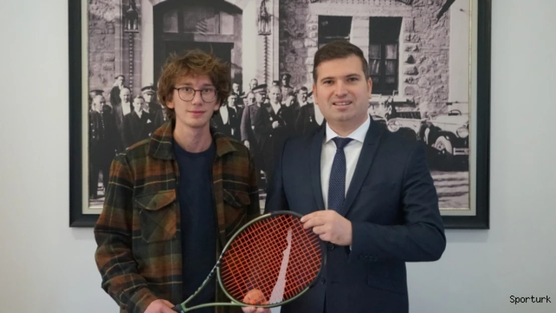 Edremit Belediye Başkan Yardımcısı Tayfun Canlı' dan genç sporcuya tam destek
