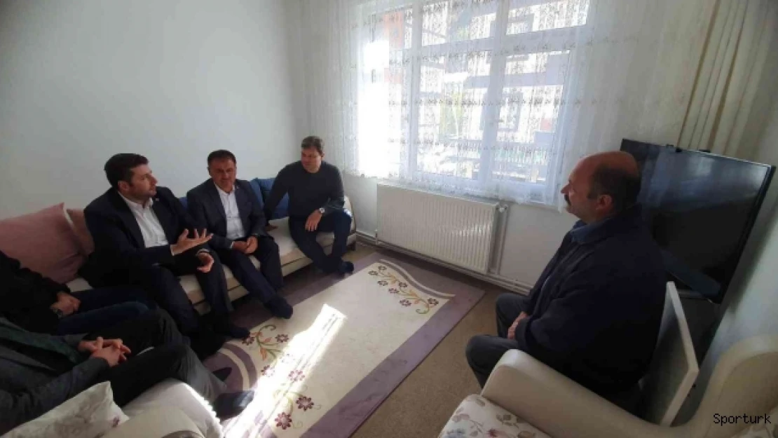 Ertuğrul Sağlam SMA hastası Yunus Emre'yi evinde ziyaret etti