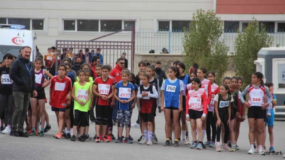 Erzurum'da atletizm kros yarışları düzenlendi