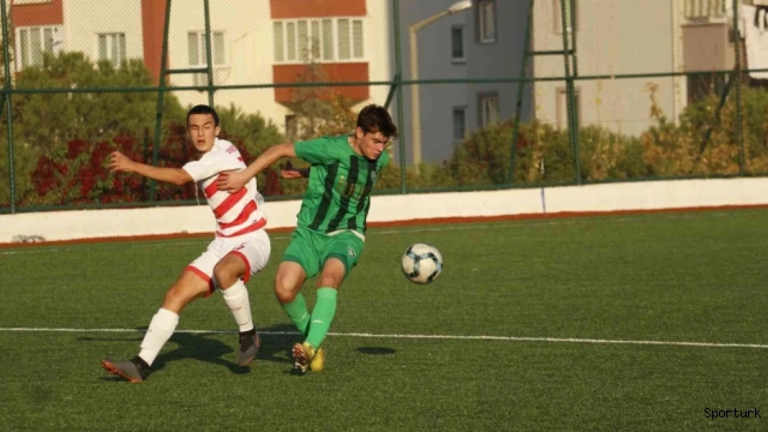 Genç horozlar Pendikspor'u 3 gol ile uğurladı