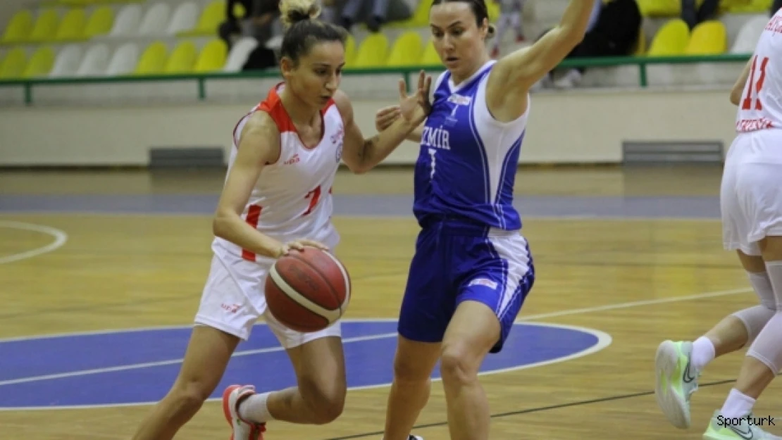 Kadın basketbolcular ilk maçında fark attı
