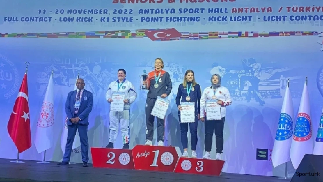 Kick Boks sporcusu Şeyma'dan Avrupa gururu