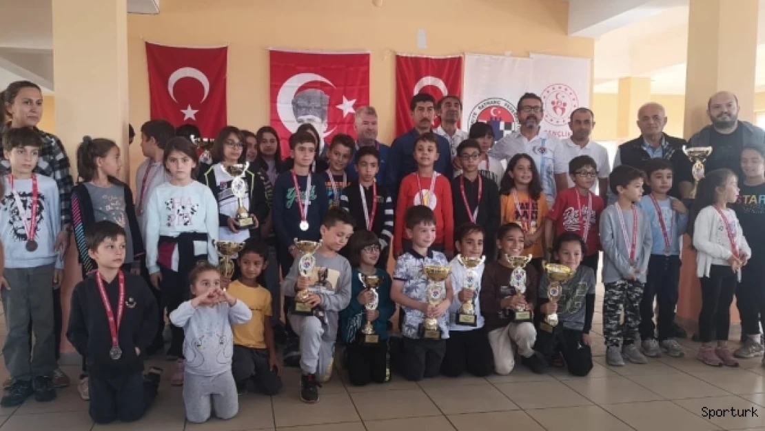 Köyceğiz'de satranç turnuvası düzenlendi