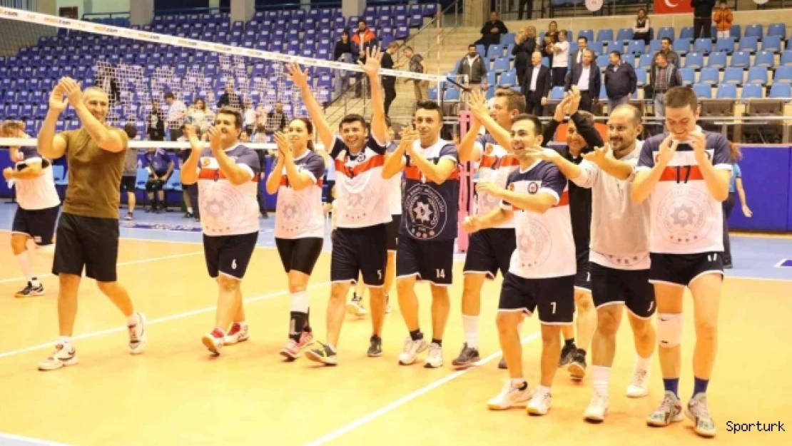 Kurumlararası Voleybol Turnuvası'nda İl Emniyet Müdürlüğü şampiyon oldu