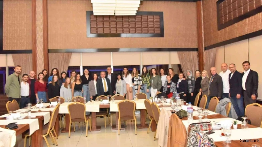 &quotBizim Kızlar" Bilecik Belediye Spor maçı öncesinde moral depoladı