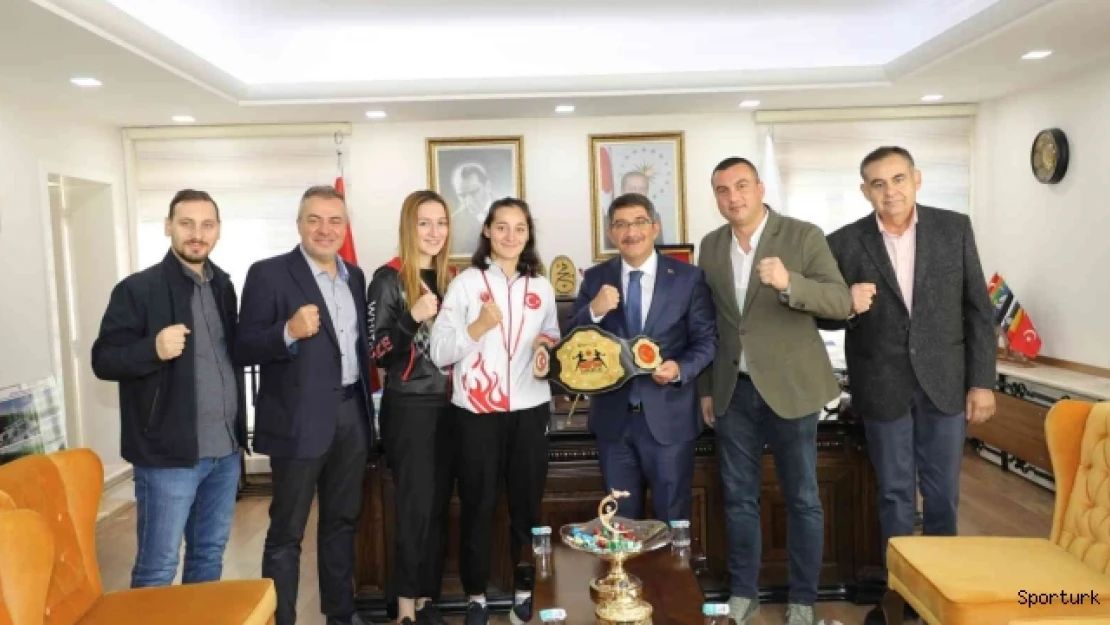 Şehzadeler'in şampiyonuna bir altın da Başkan Çelik'ten