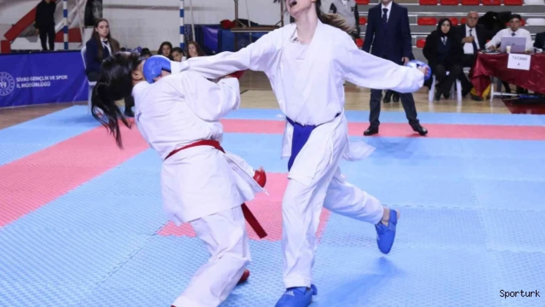 Sivas'ta yapılan 7. Cumhuriyet Kupası İller Arası Karate Turnuvası sona erdi