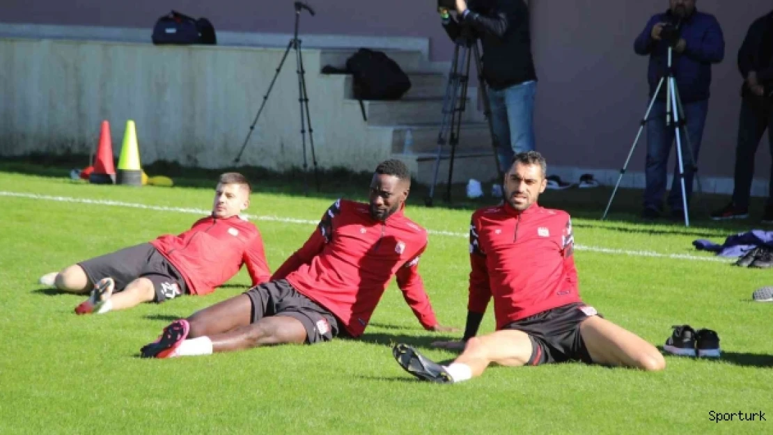 Sivasspor'un Antalya kampı başladı